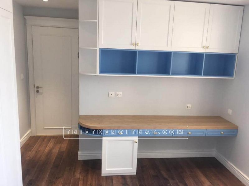 Tủ sách gỗ công nghiệp cho phòng ngủ bé trai trong chung cư tân cổ điển