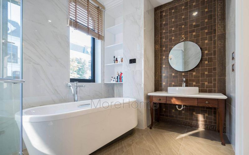 Thi công phòng tắm kính cường lực cho biệt thự cao cấp